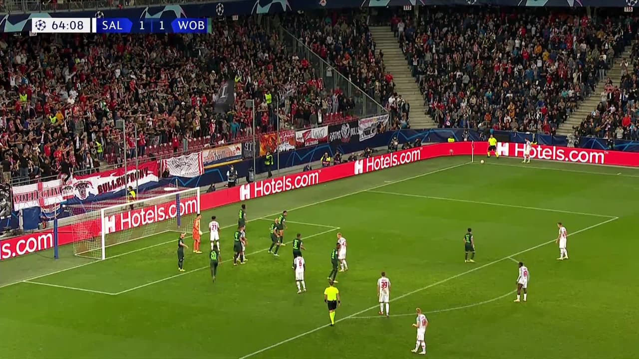 ¡GOL!  anota para FC Red Bull Salzburg. Noah Okafor