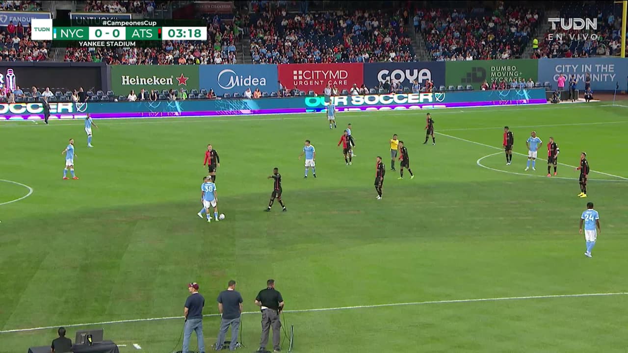 ¡GOOOL! Alexander Callens anota para New York City FC.