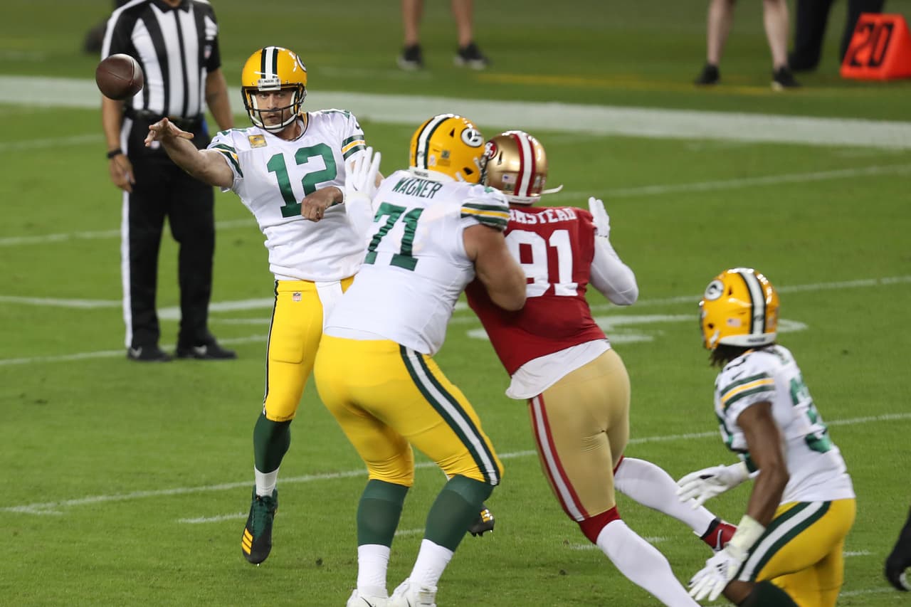 Aaron Rodgers tiene una gran noche y con cuatro pases de anotación sin intercepción, los Green Bay Packers vencen 34-17 a los San Francisco 49'ers.