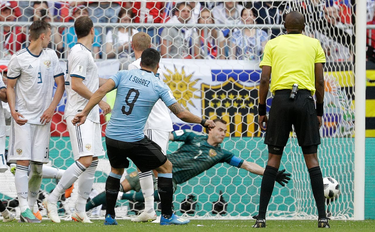 86.- Luis Suárez (Uruguay) al minuto 10 (tiro libre). Rusia 0-1 Uruguay.
