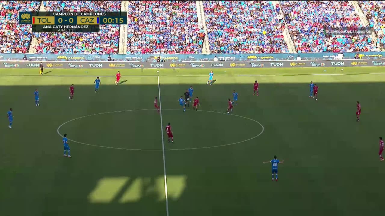 Arranca el partido y la pelota está en juego.