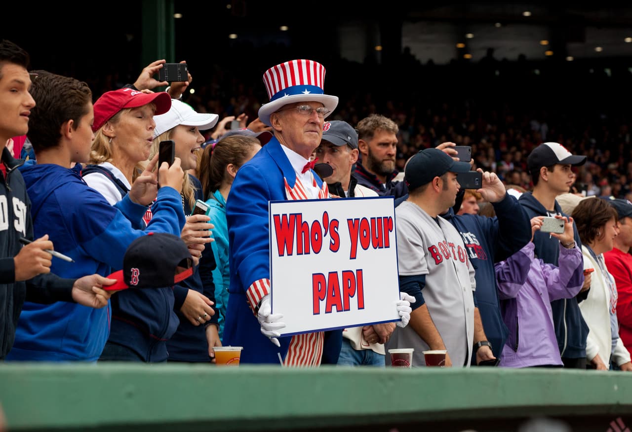 La afición se rindió ante el pelotero y lo reconoció con un sin múmero de elogios a lo largo y ancho del Fenway Park.