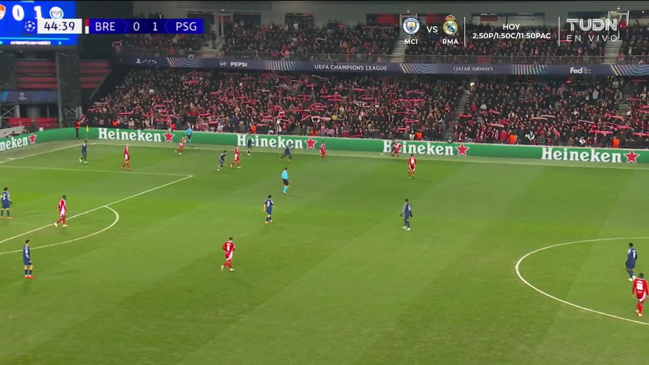 ¡GOL!  anota para Paris Saint-Germain. Ousmane Dembélé