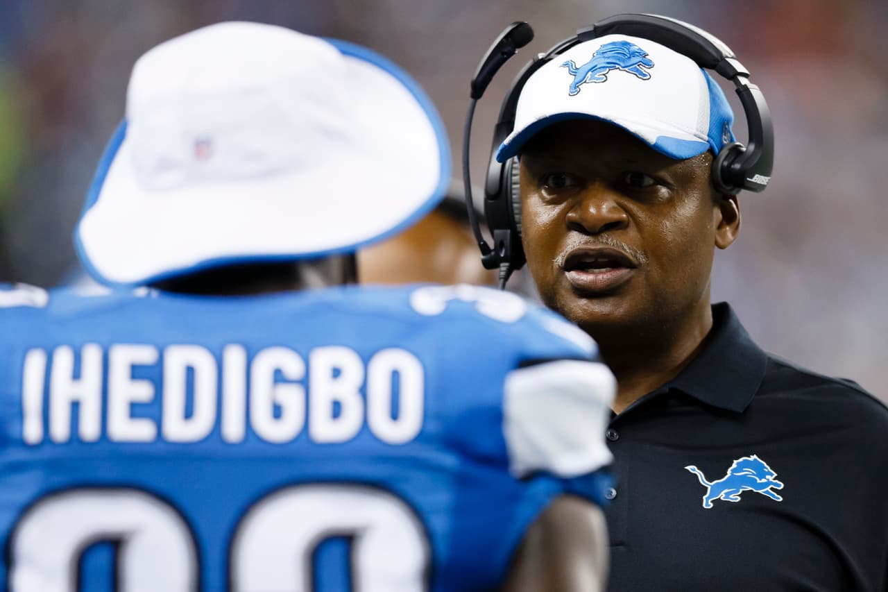 <b>James Ihedigbo </b>
<br>Los padres de Ihedigbo, Rose y Apolos F. Ihedigbo, son inmigrantes de Nigeria.