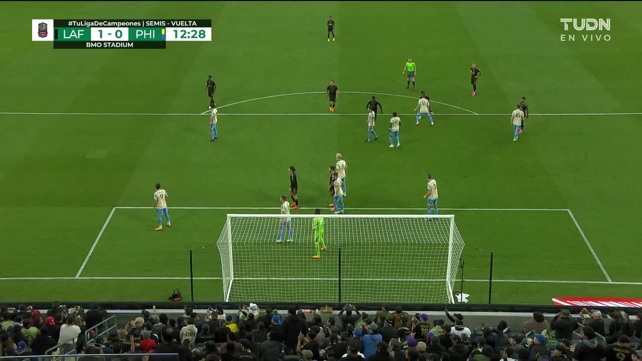 ¡TIRO ATAJADO! disparo por Ilie Sánchez.