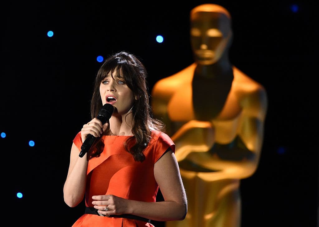 Zooey Deschanel es actriz, pero también es compsitora y comediante.