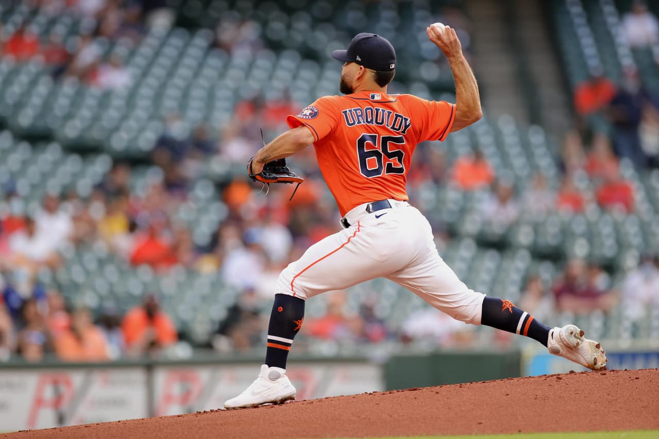 José Urquidy hila su tercer triunfo con los Astros de Houston