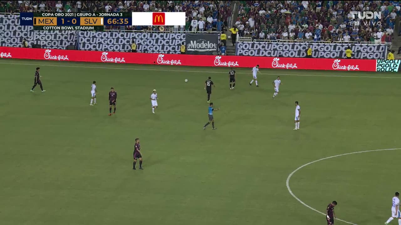 ¡TIRO ATAJADO! disparo por Orbelín Pineda.