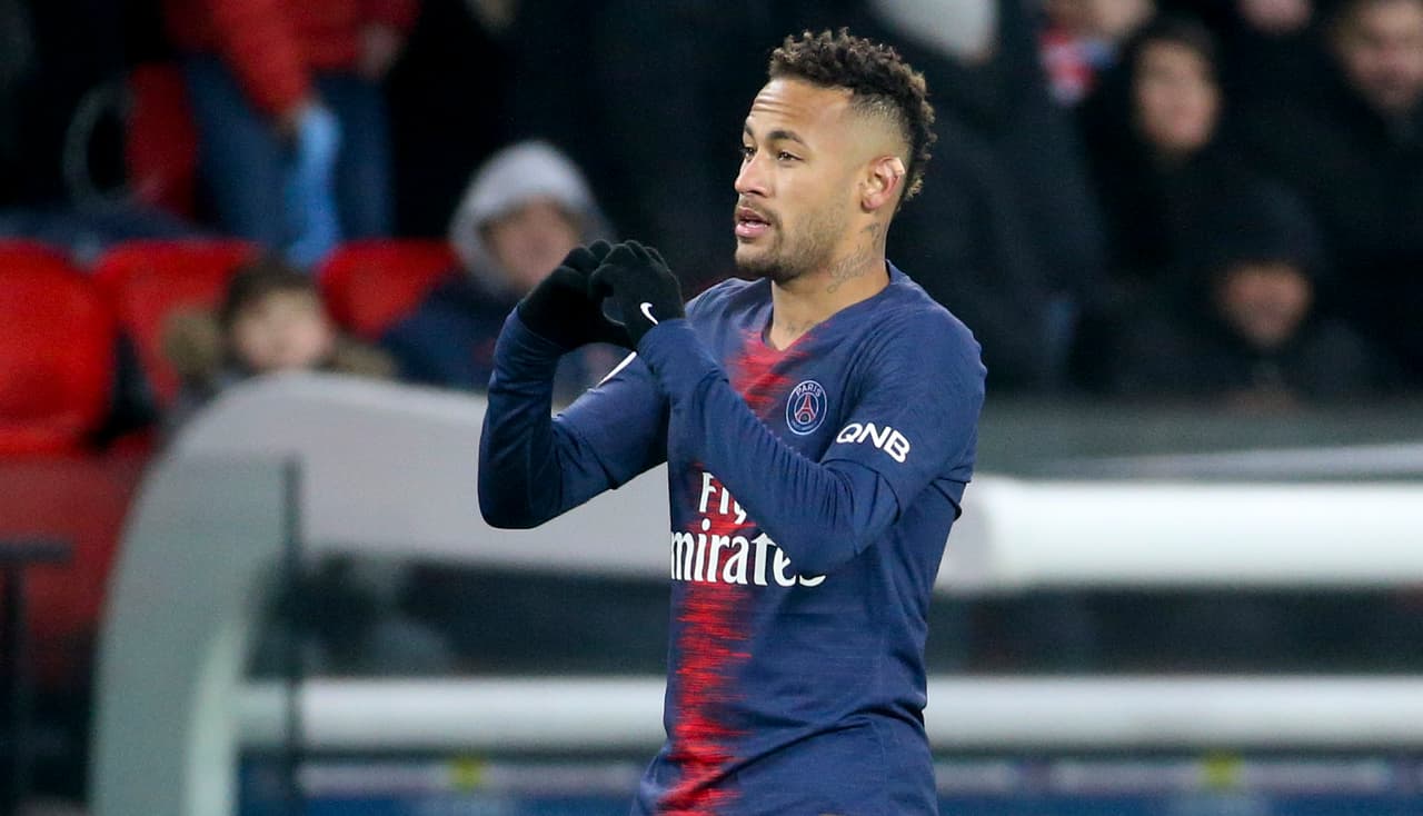 Neymar Jr. (PSG) gana 42.1 millones de dólares al año, por lo que serían 810.000 dólares semanales.
