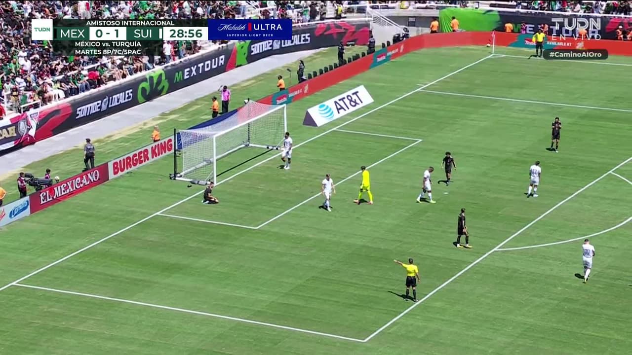 ¡TIRO ATAJADO! disparo por César Montes.