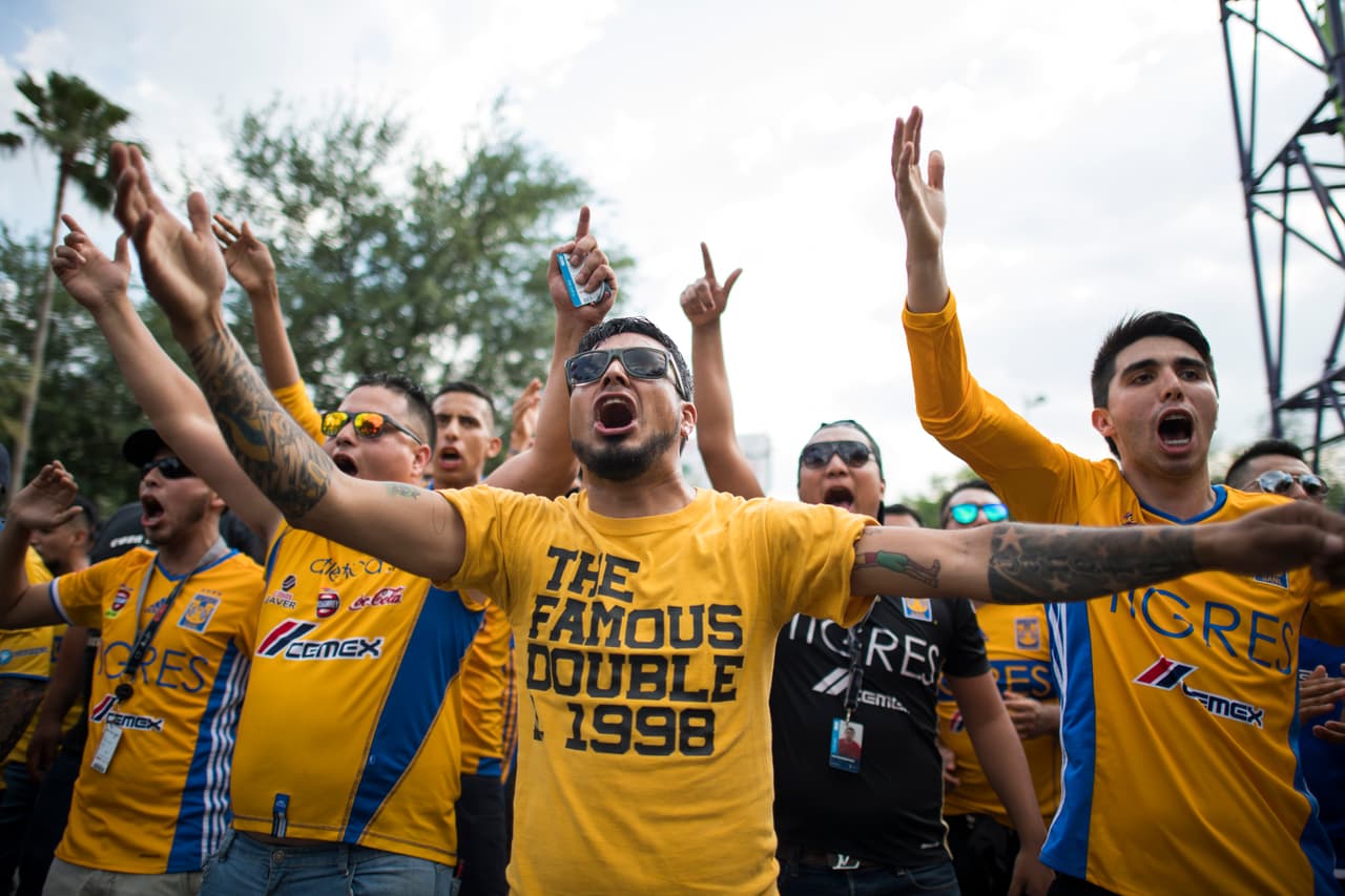 Las aficiones del Monterrey y de Tigres vivieron su propio partido en las tribunas y a las afueras del estadio. Estas son las mejores imágenes.