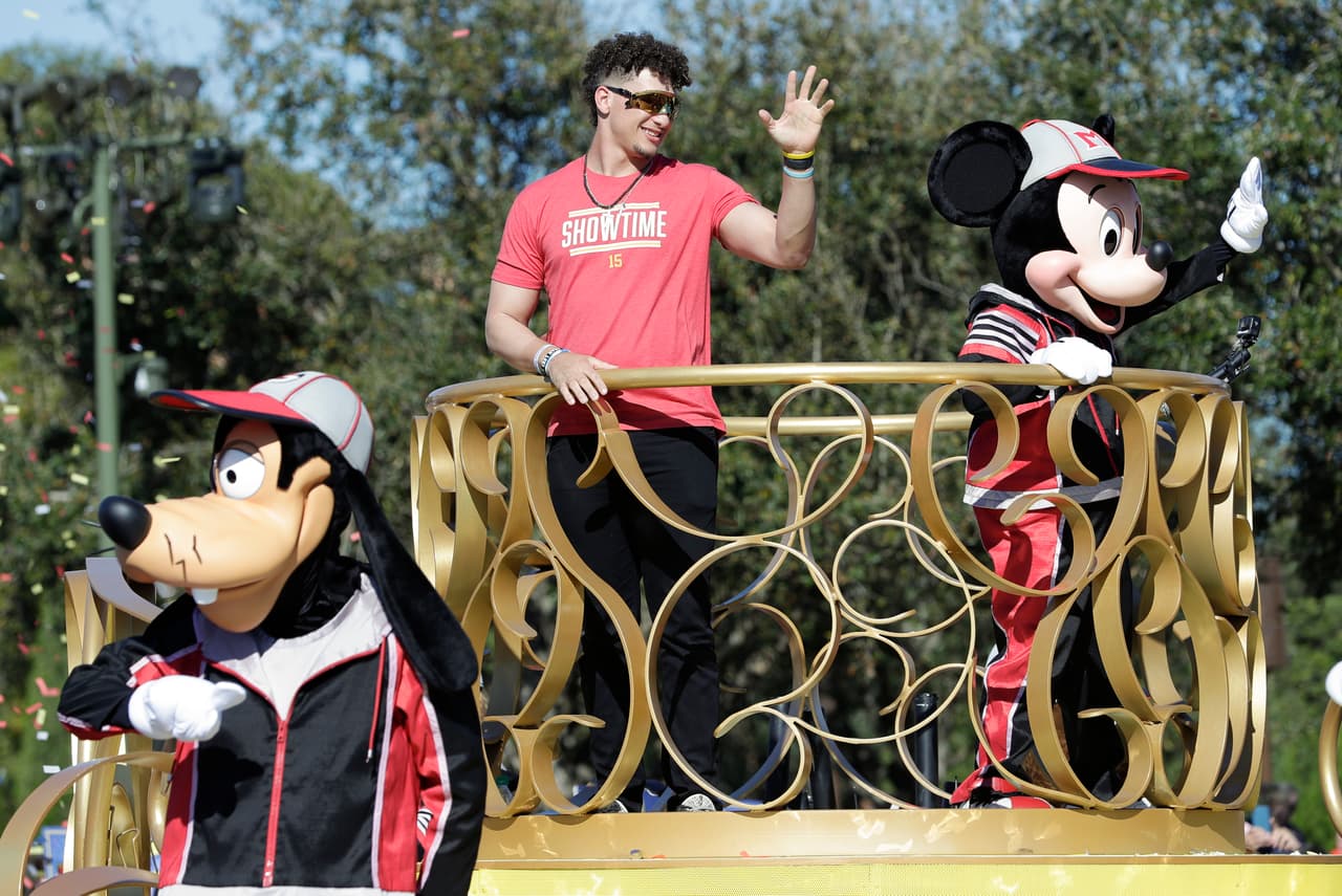 Captan a Patrick Mahomes en casino tras firmar por 503 mdd