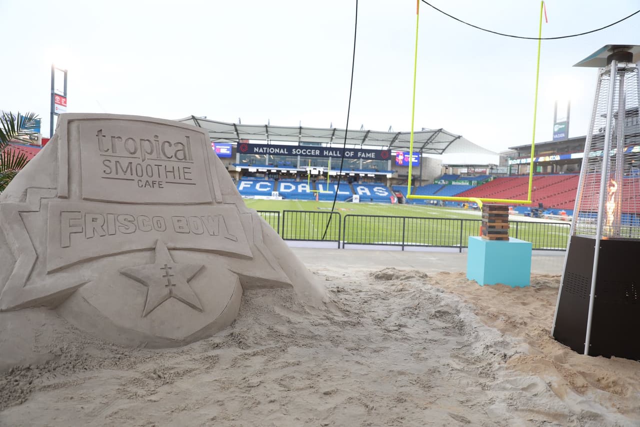 El Tropical Smoothie Frisco Bowl se jugó en el Toyota Stadium, en Frisco Texas y Kent State se impuso ante Utah State 51-41.