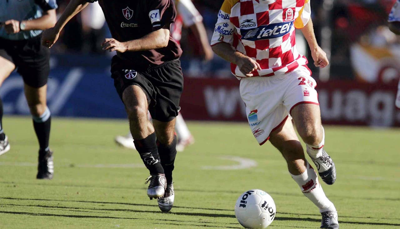 Debuté el 22 de mayo de 1988 con los Tecos, derrotando al Atlas 2-0. ¡Qué bien se me da mayo!