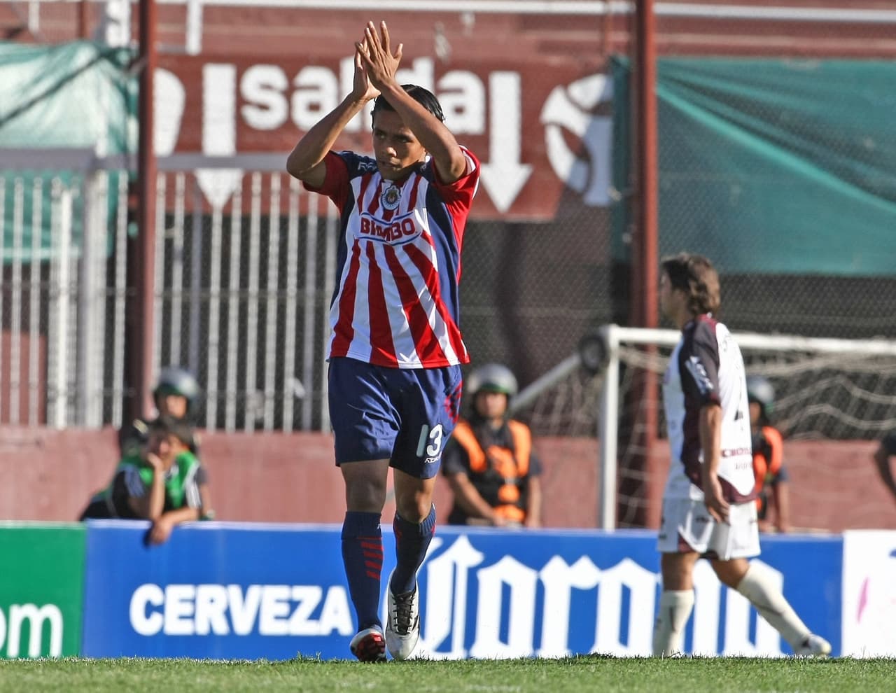 De las Chivas, Sergio 'El Gaucho' Ávila se retiró con solo 27 años tras dos cirugías de rodilla que no tuvieron éxito.