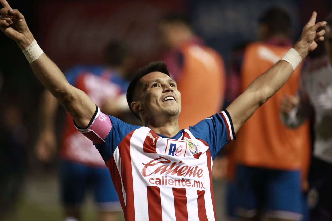 <b>El reto más importante</b>
<br>Ya con una gran experiencia en sus hombros, con títulos dentro de su palmarés y con 31 años, asaumió el reto de fichar por Chivas de Guadalajara.