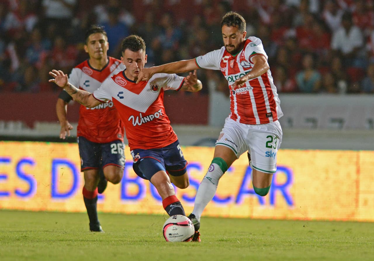 Photo during the match Veracruz vs Necaxa corresponding to the Day 1 of the Torneo Apertura 2017 of the MX League in the Estadio Luis Pirata Fuente, in the photo Foto durante el partido Veracruz vs Necaxa correspondiente a la Jornada 1 del Torneo Apertura 2017 de la Liga MX en el Estadio Luis Pirata Fuente, en la foto: Facundo Pereyra Necaxa y Adrian Luna Veracruz 23/07/2017/MEXSPORT/Luis Monroy