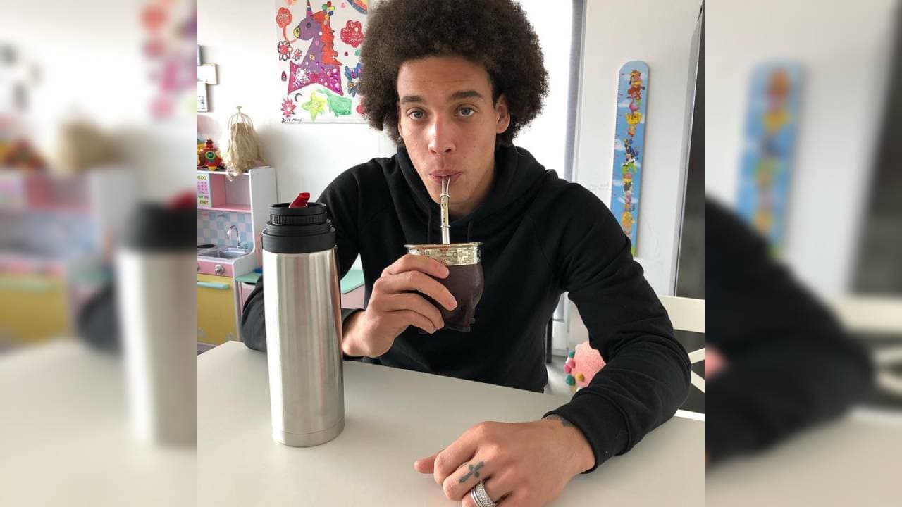 Los ingleses disputaron el tercer puesto con Bélgica en Rusia 2018, justo ahí llegó Axel Witsel llegó al encuentro con un mate en la mano y un termo bajo el brazo, tal cual fuera sudamericano.