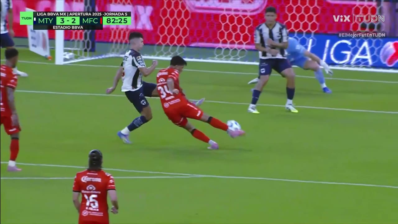 ¡Golazo de Mazatlán! Moreno define de pierna derecha para el 3-2