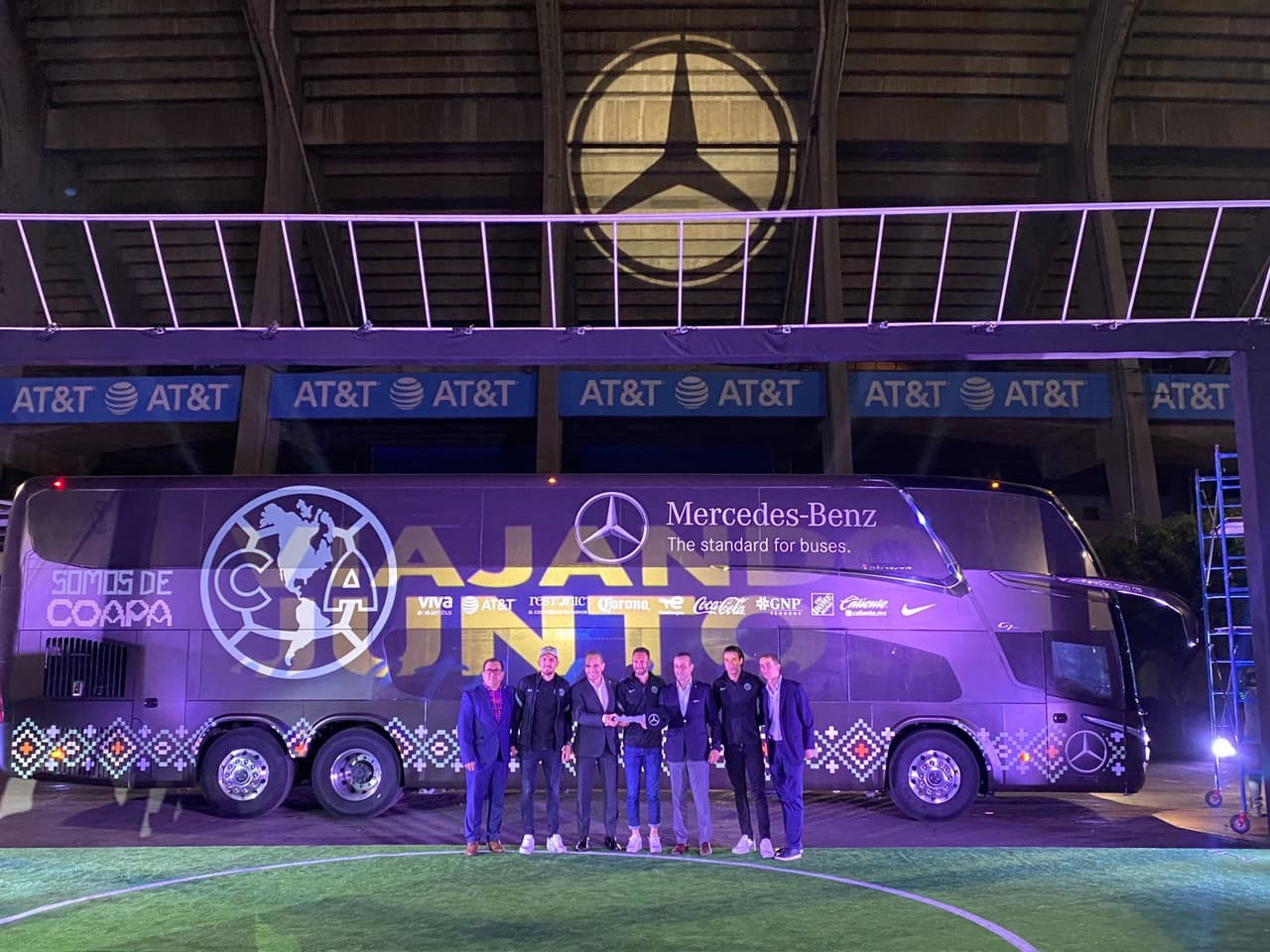 ¡De estreno! América presenta su nuevo autobús en el Estadio Azteca