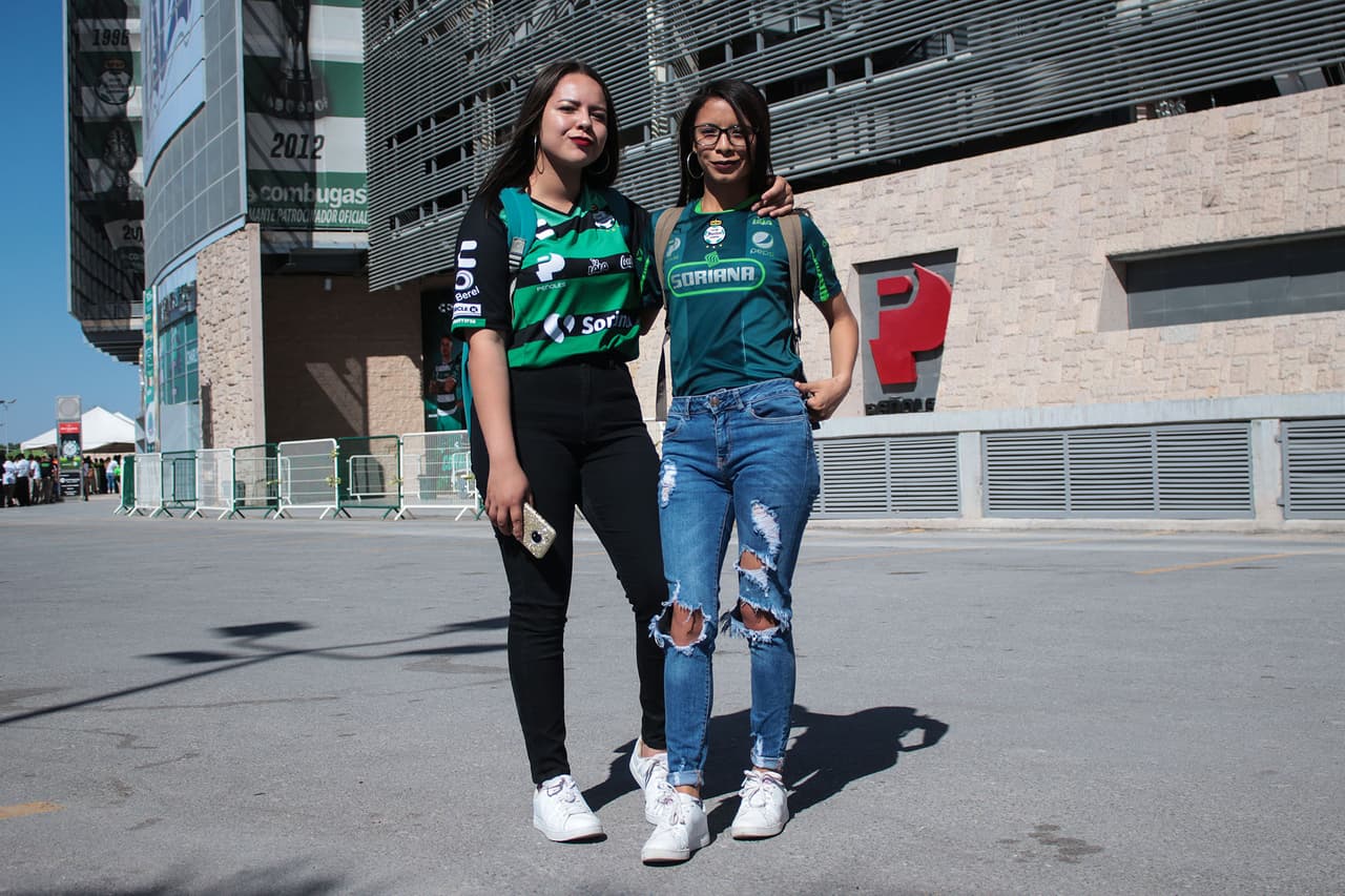 Así se vivió el ambiente previo al juego de Vuelta de las Semifinales de la Liga Campeones de la Concacaf en el Estadio Corona, en Torreón, Coahuila, entre Santos Laguna y Tigres de la UANL.