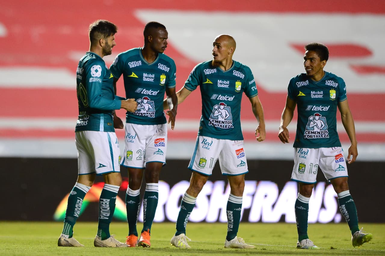 Emanuel Gigliotti aparece otra vez y el León se vuelve a poner al frente del marcador.