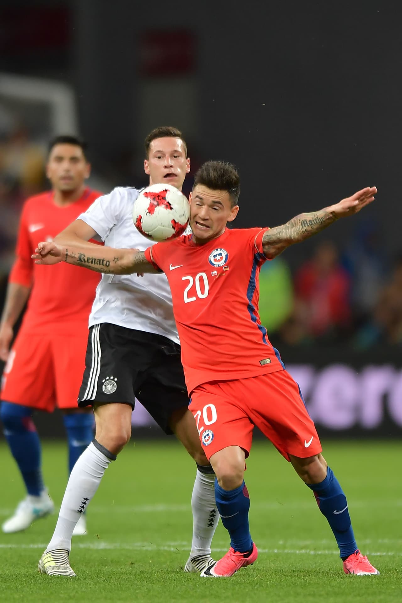 Julian Draxler, del PSG, fue uno de los jugadores sobre los que más control hubo por parte del sistema defensivo de Chile.