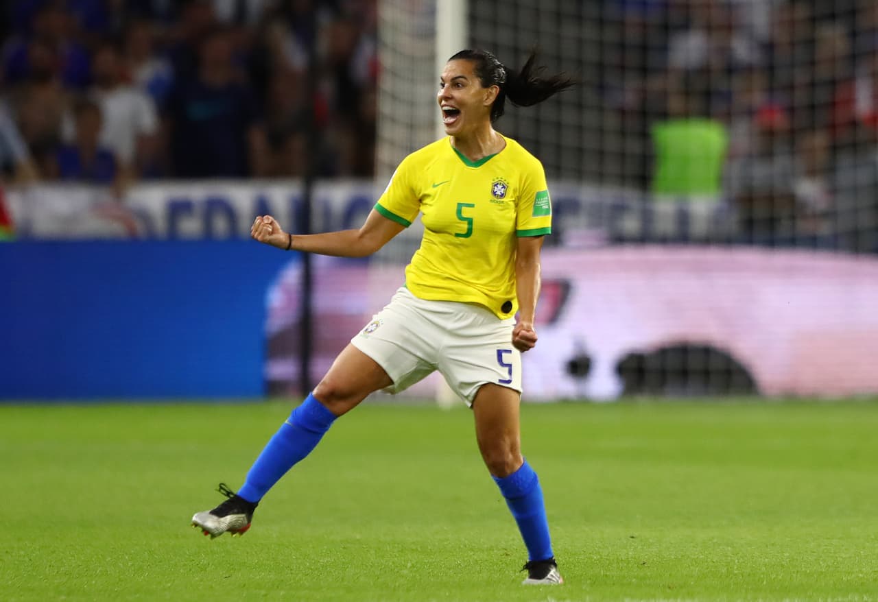 Thaisa refuerza al CD Tacón. La brasileña es la segunda elegida por el Real Madrid para arrancar su proyecto femenil; llega libre desde el Milan y jugó el pasado Mundial con Brasil.