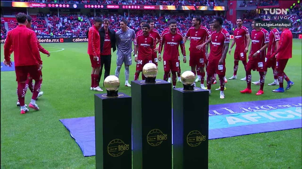 ¡Diablos de Oro! El 'Turco' Mohamed, Marcel Ruiz y Nico Castro reciben los Balones de Oro de la Liga MX frente a su afición