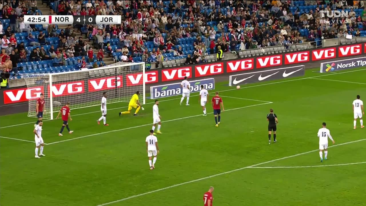 ¡TIRO ATAJADO! disparo por Martin Ødegaard.