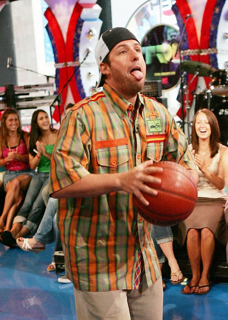 El engaño ha causado revuelo en línea después de que algunos fanáticos desconsolados comenzaron a llorar la pérdida de Sandler antes de descubrir que todavía estaba vivo.