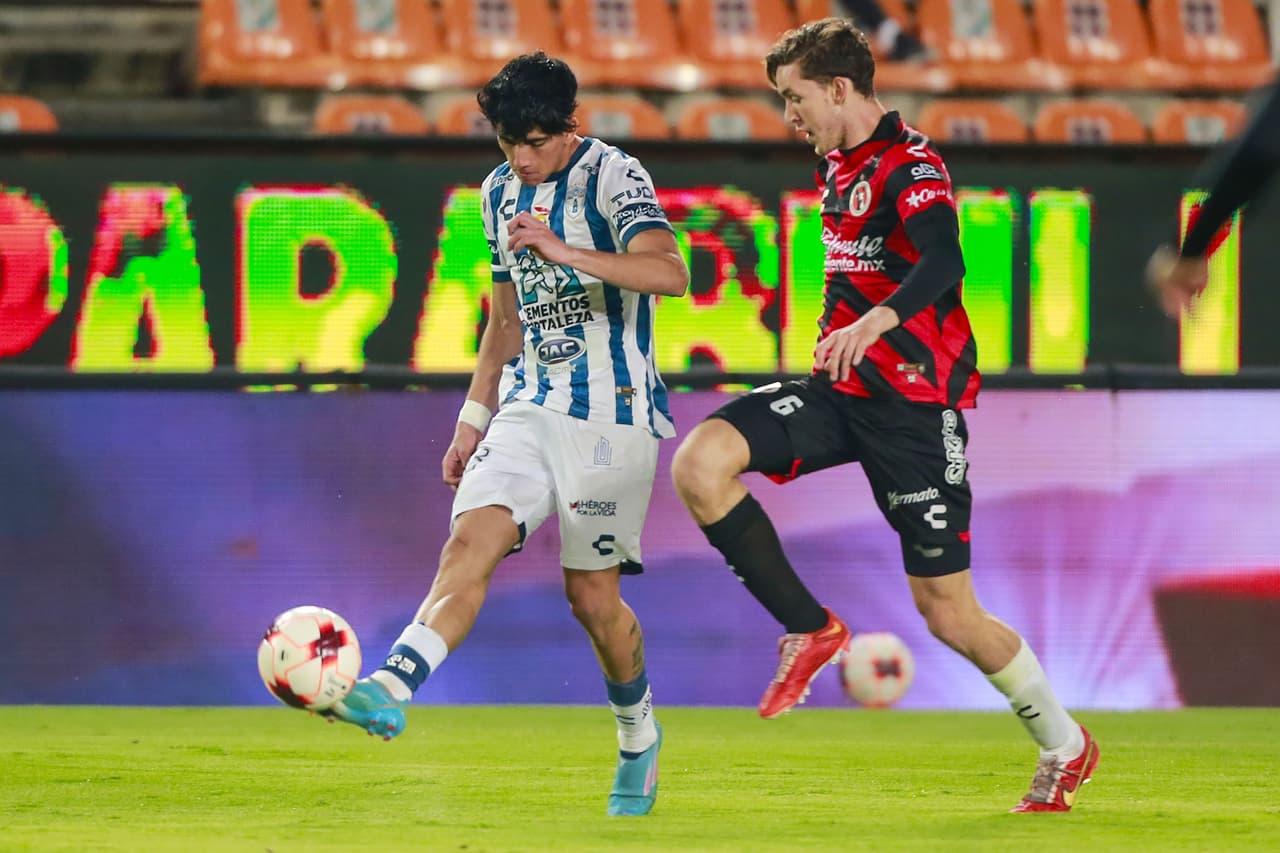 Pachuca perdonó a Xolos y hasta se dio el lujo de fallar un penal por conducto de Nico Ibáñez. El punto le alcanzó para recuperar el liderato por la diferencia de goles.