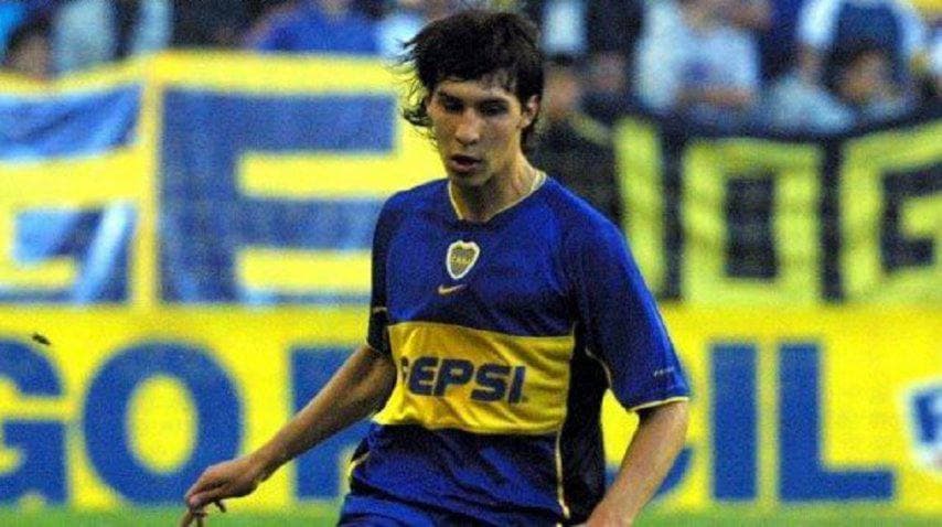 Regresó a su país para enfilarse con el Boca Juniors, donde ganó su primer título en el Torneo de Apertura 2003.