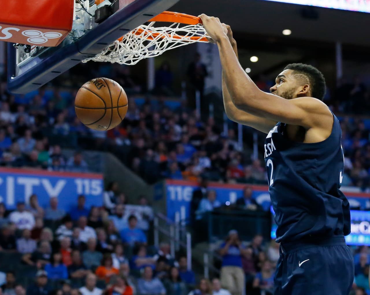 Karl Anthony Towns tuvo 27 puntos y 12 rebotes para Minnesota (2-1).