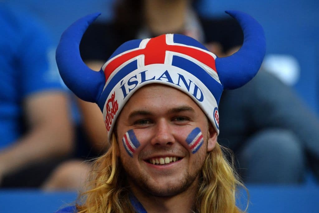 Con enorme alegría y júbilo, las fieles aficiones de Croacia e Islandia abarrotaron la Rostov Arena y sus alrededores para apoyar a sus selecciones con un gran ambiente, muy festivo.
