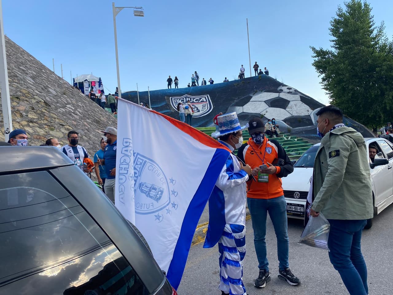 Los preparativos quedan listos para el arranque de las semifinales del fubol mexicano entre Pachuca y Cruz Azul.