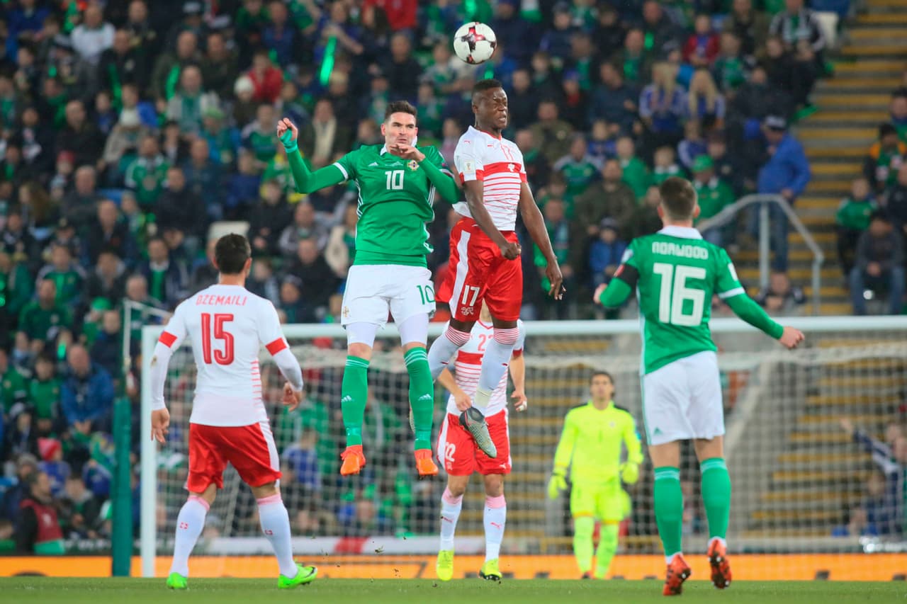 Sin embargo, el juego aéreo no tuvo el éxito deseado y Suiza se llevó una victoria que, a pesar de la polémica por el penalti, fue clara.