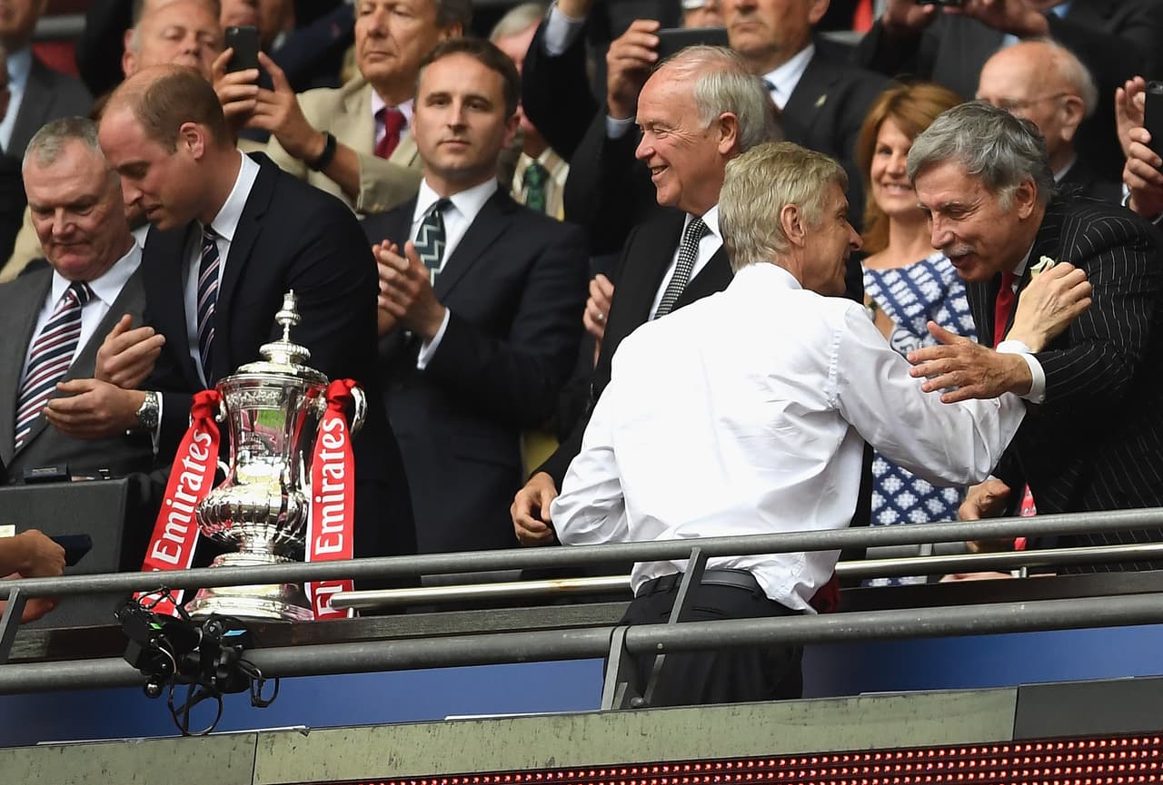 Pero sin resultados, ni Kroenke ni Wenger ni la mesa directiva pueden justificar su permanencia ante los billones de Usmanov.