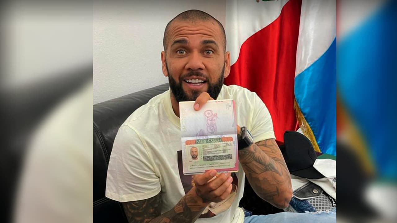 Dani Alves ya tiene visa y se prepara para el debut con Pumas