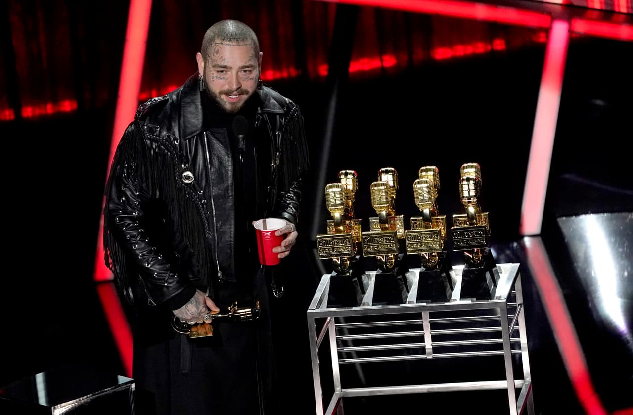 Post Malone recibió el premio al Mejor Artista.