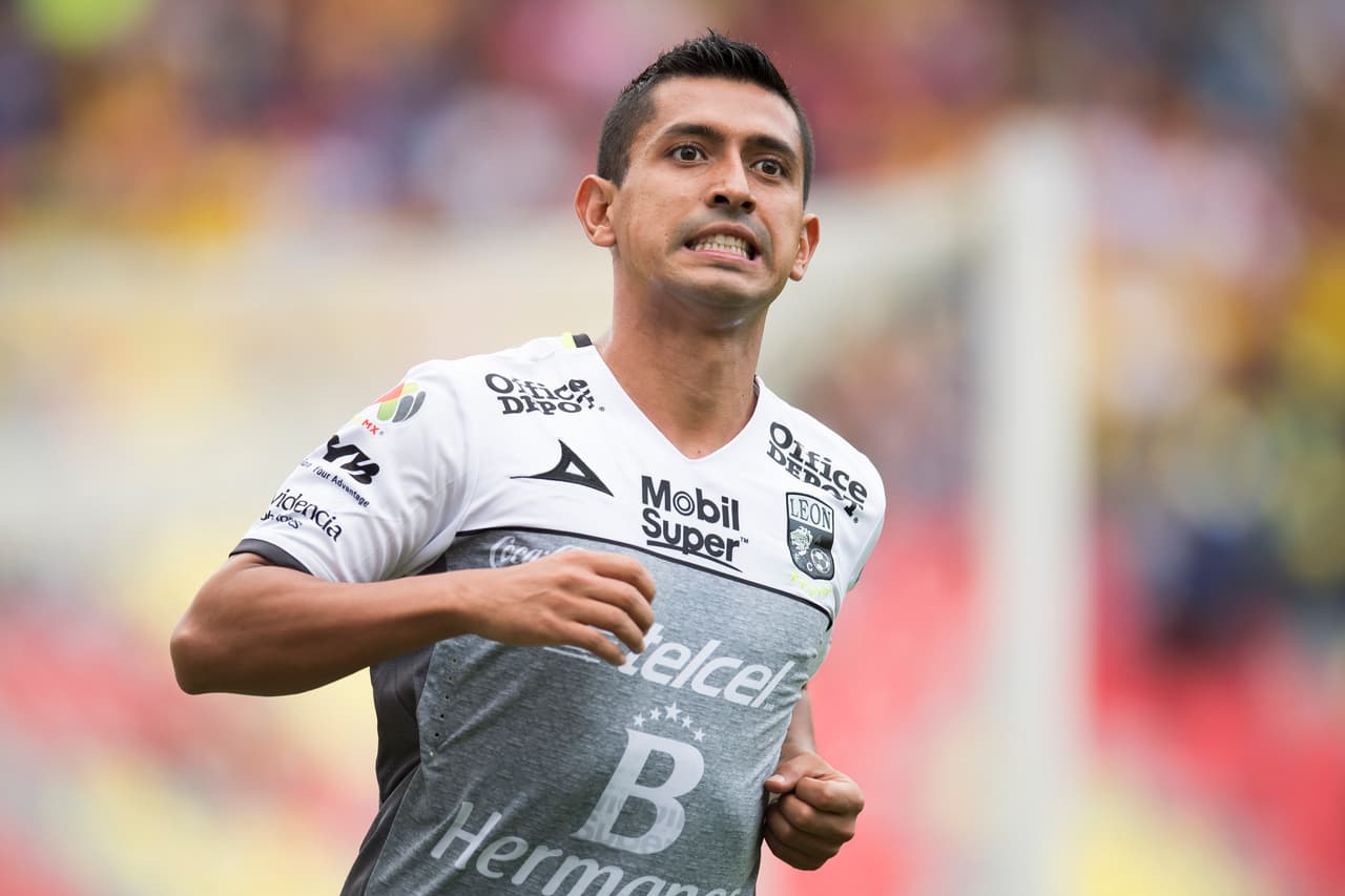 Si la directiva de Chivas no consigue contratar a Aquino o a Damm, se habla de la posibilidad de Elías Hernández.