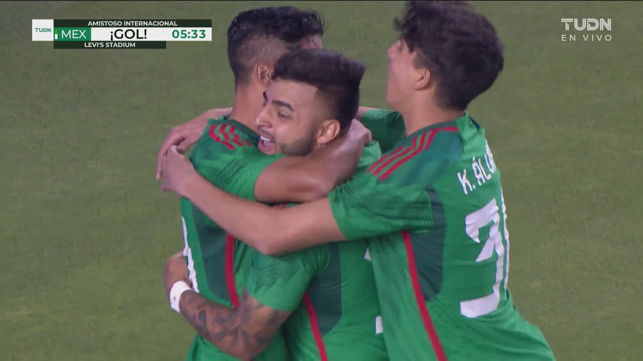¡El Tri toma ventaja! Alexis Vega consigue el 1-0 de penal ante Colombia