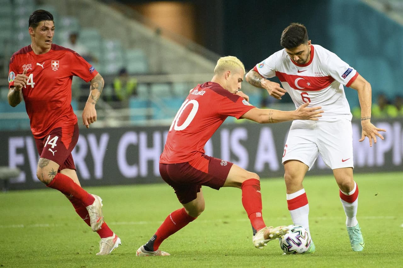 Suiza golea a Turquía 3-2 y, con este resultado, es tercero en el Grupo A en la Euro 2020. Con doblete de Xherdan Shaquiri y gol de Haris Seferovic, los suizos consiguen la victoria y esperan combinaciones para su clasificación a la siguiente ronda.