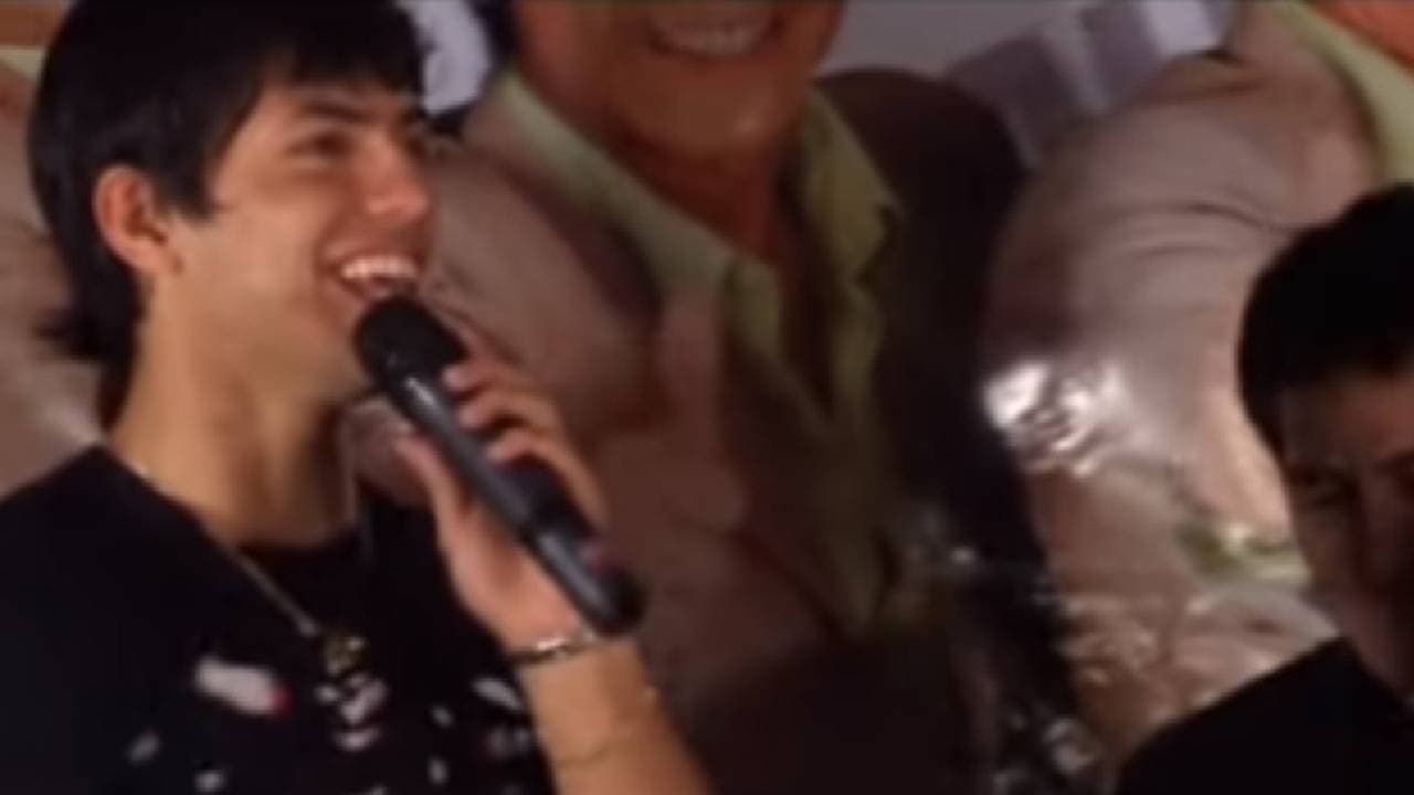 "Estoy muy contento por el tema, y porque le está yendo bien a los chicos. Para poder estar en julio en el teatro, seguramente, vamos a tener que pedir permiso en el club. Ojalá se pueda dar", comentó el argentino en 2006, refiriéndose a la posibilidad de presentarse en el Gran Rex.