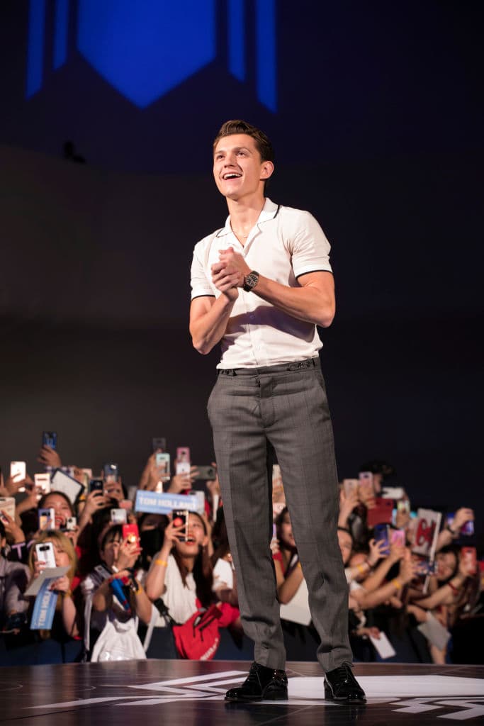 Él baile y Tom fueron amigos desde antes de que Holland se convirtiera en actor, u gran talento como bailarín le dio una oportunidad en el teatro, por lo que Tom protagonizó a Billy Elliot en un musical en 2008.