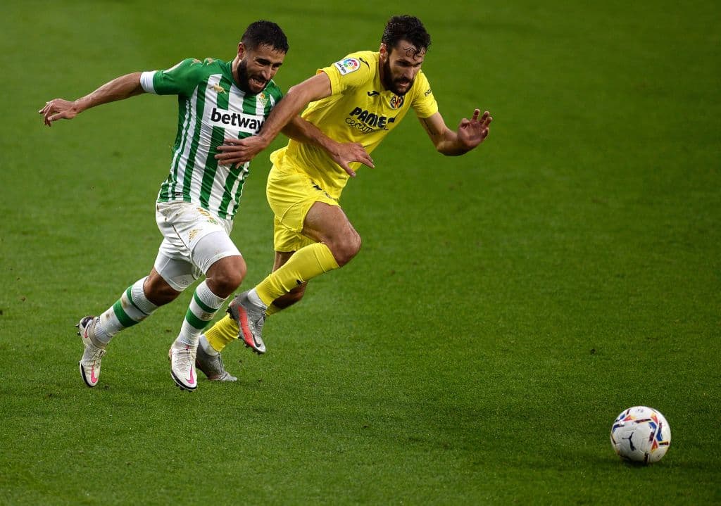 El partido entre el Villarreal y Real Betis acabó en empate 1-1. Pau Torres se encargó de abrir el marcador al minuto 5, pero fue hasta la segunda mitad cuando Aitor Ruibal García descontó para los béticos e igualó el partido durante la novena jornada de LaLiga.