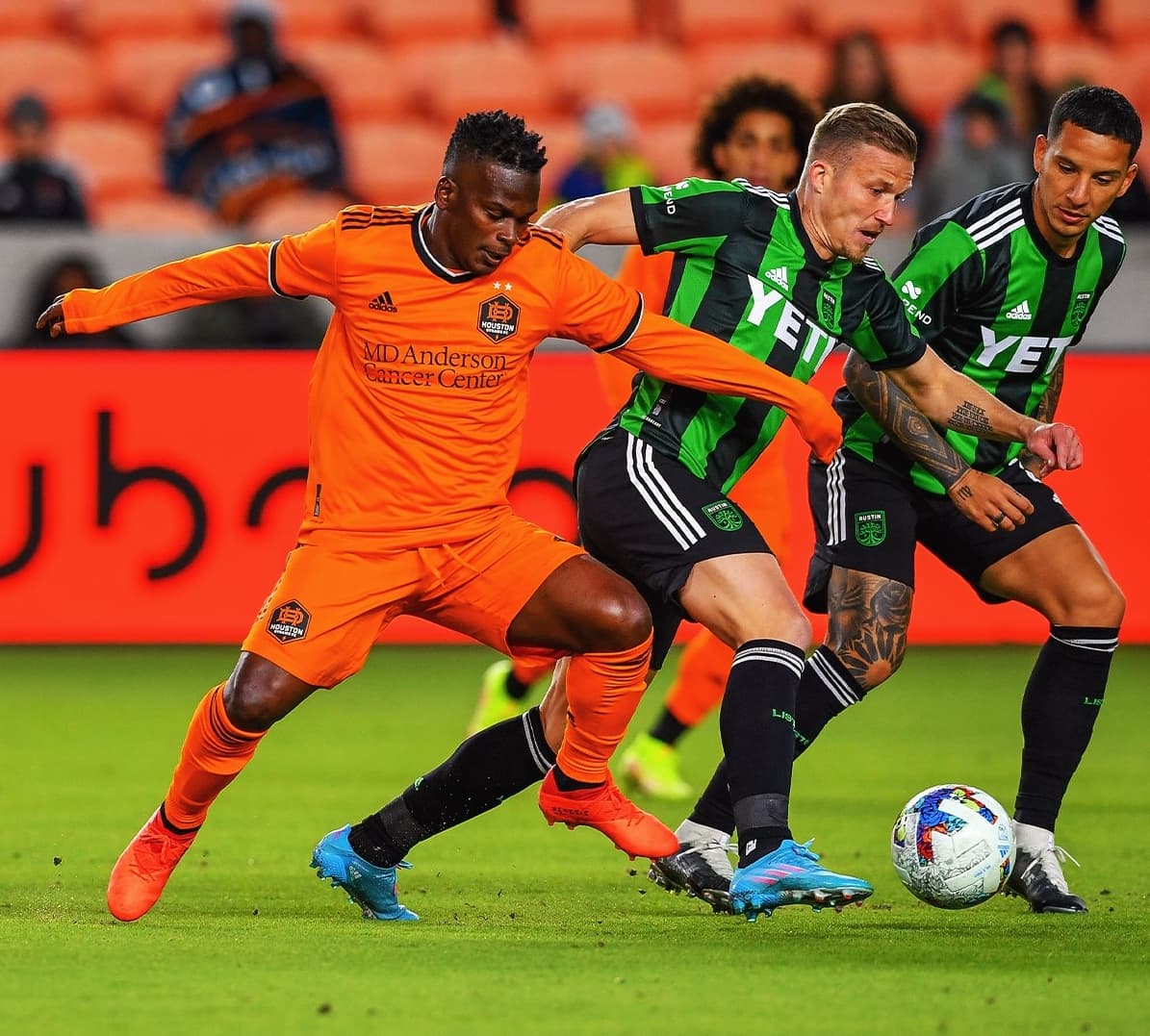 El Dynamo se presentó en su nuevo estadio con sus nuevas figuras.