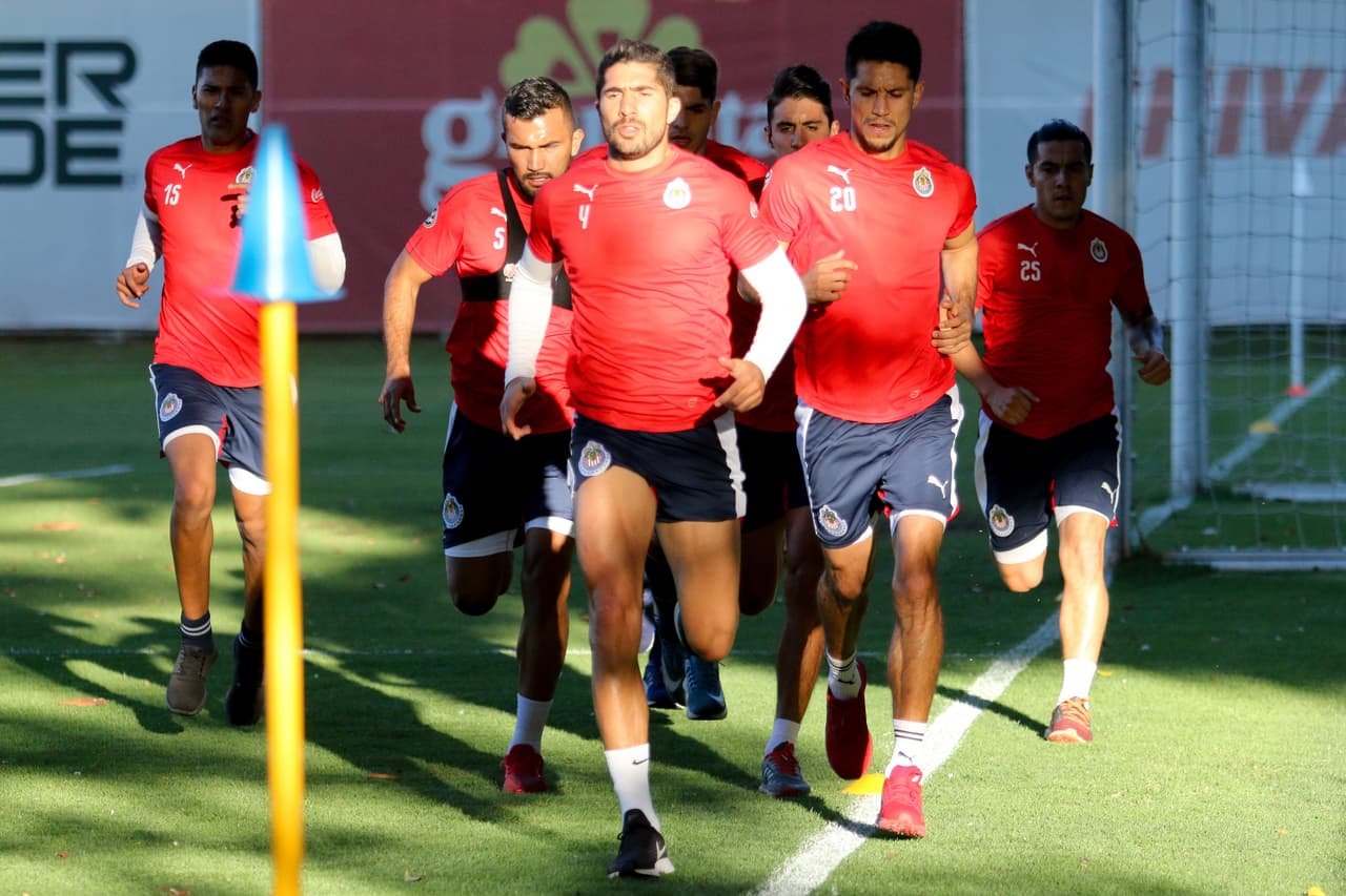 En medio de la jornada de amistosos de FIFA, Chivas de Guadalajara entrenó en Chivas Verde Valle y trabaja con la idea de mejorar en el Clausura 2019 de Liga MX.