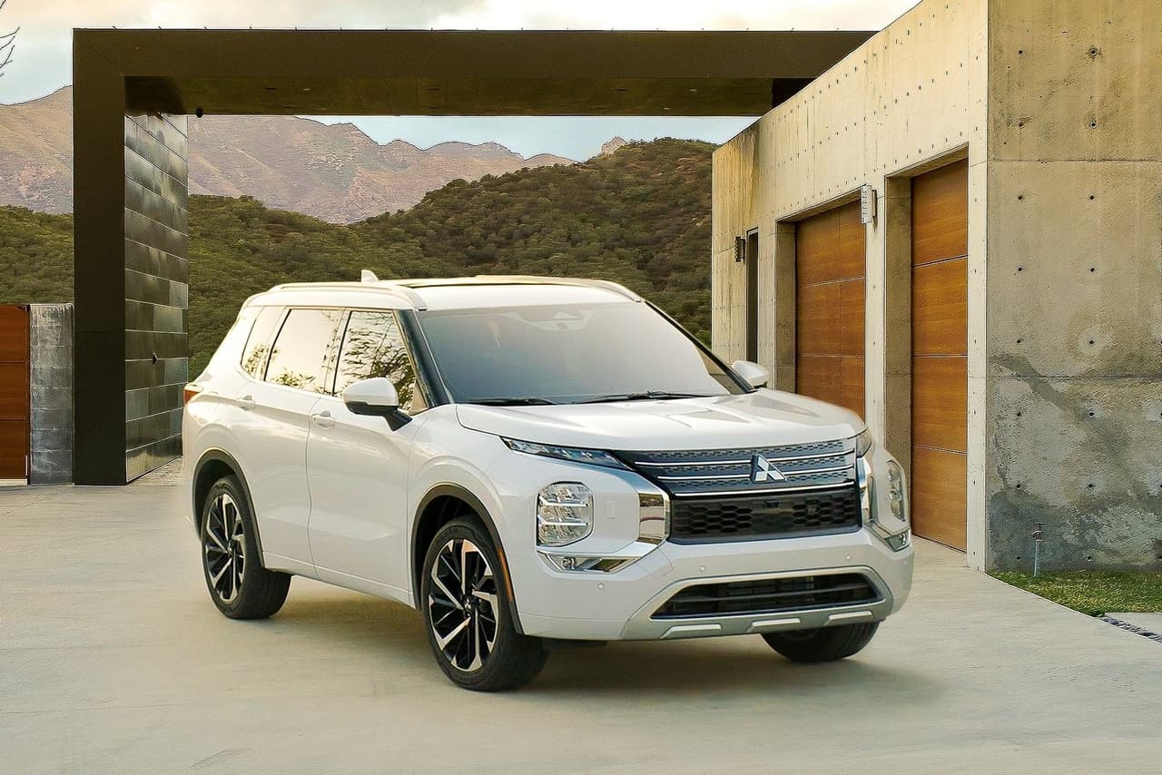 <h3 class="cms-H3-H3"><b>Mitsubishi</b></h3>
<br>
<br>Debido a la escasez de chips, Mitsubishi prevé que su producción global caiga alrededor del 20% durante el mes de mayo. Aún se desconocen los modelos que estarán afectados, pero se sabe que las plantas involucradas están en Japón (Okazaki y Mizushima) y Tailandia.