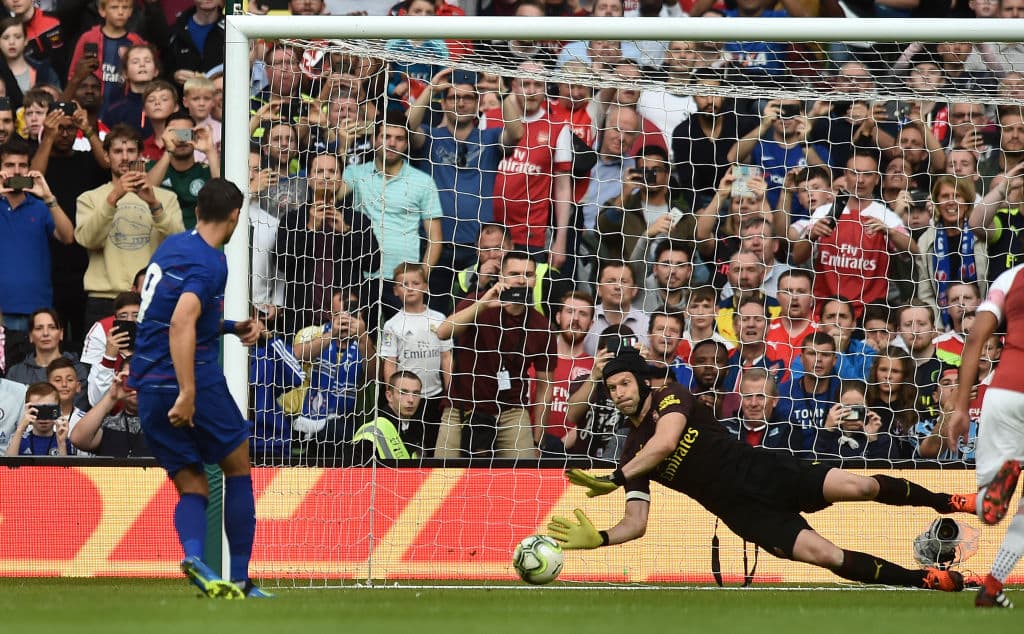 En los penaltis, el checo Peter Cech, que ya había atajado una pena máxima durante el juego, fue la figura para que Arsenal ganara 6-5.